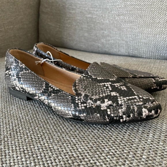 NWT Old Navy Snakeskin Loafers Size 6 - Picture 4 of 5